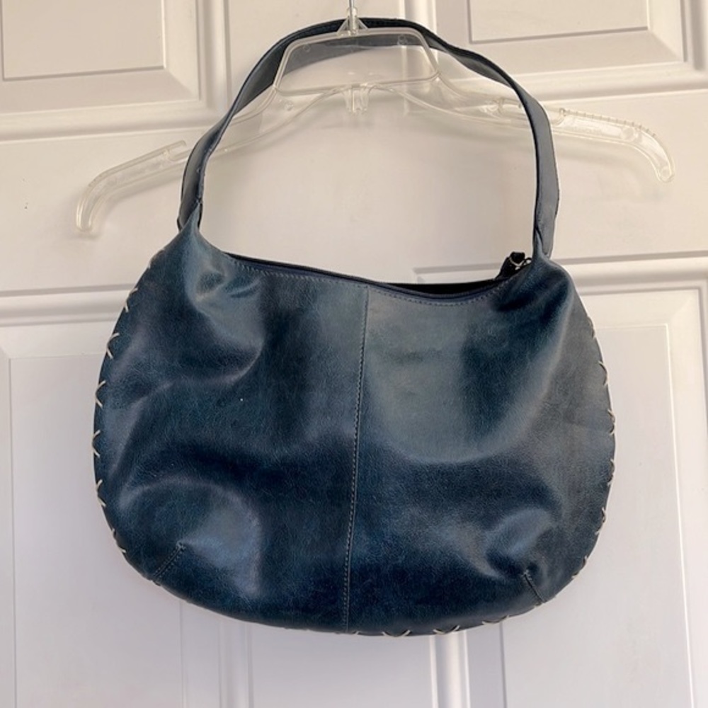 Nine West Shoulder Bag. NWOT. Has Top Stitching. Top zipper.